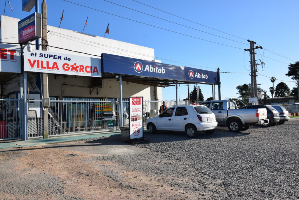 Foto de estacionamiento de puerta del local